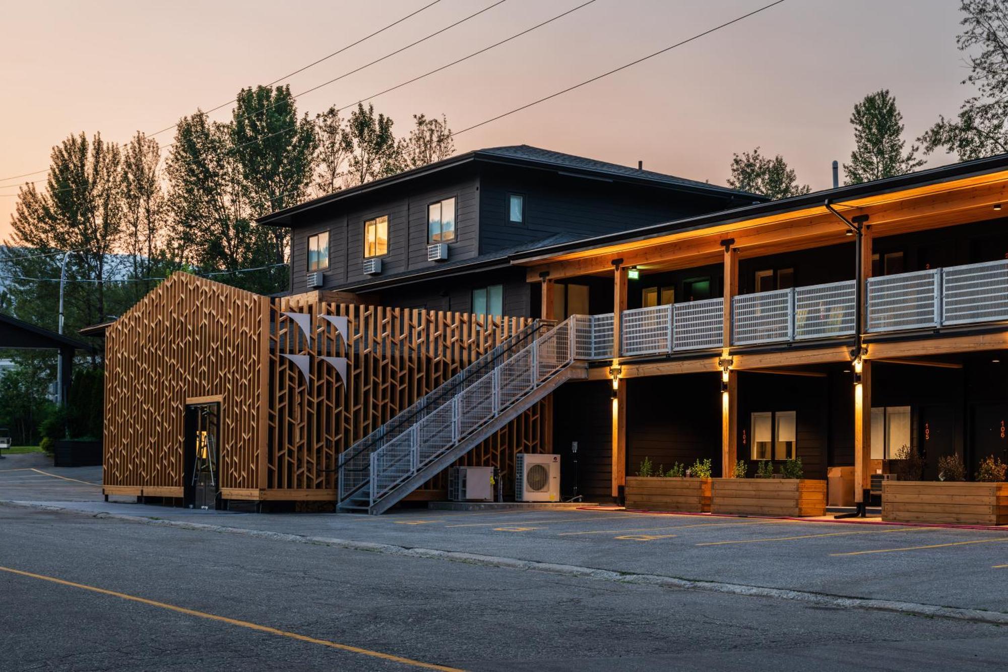 Vrge Revelstoke Hotel Exterior photo